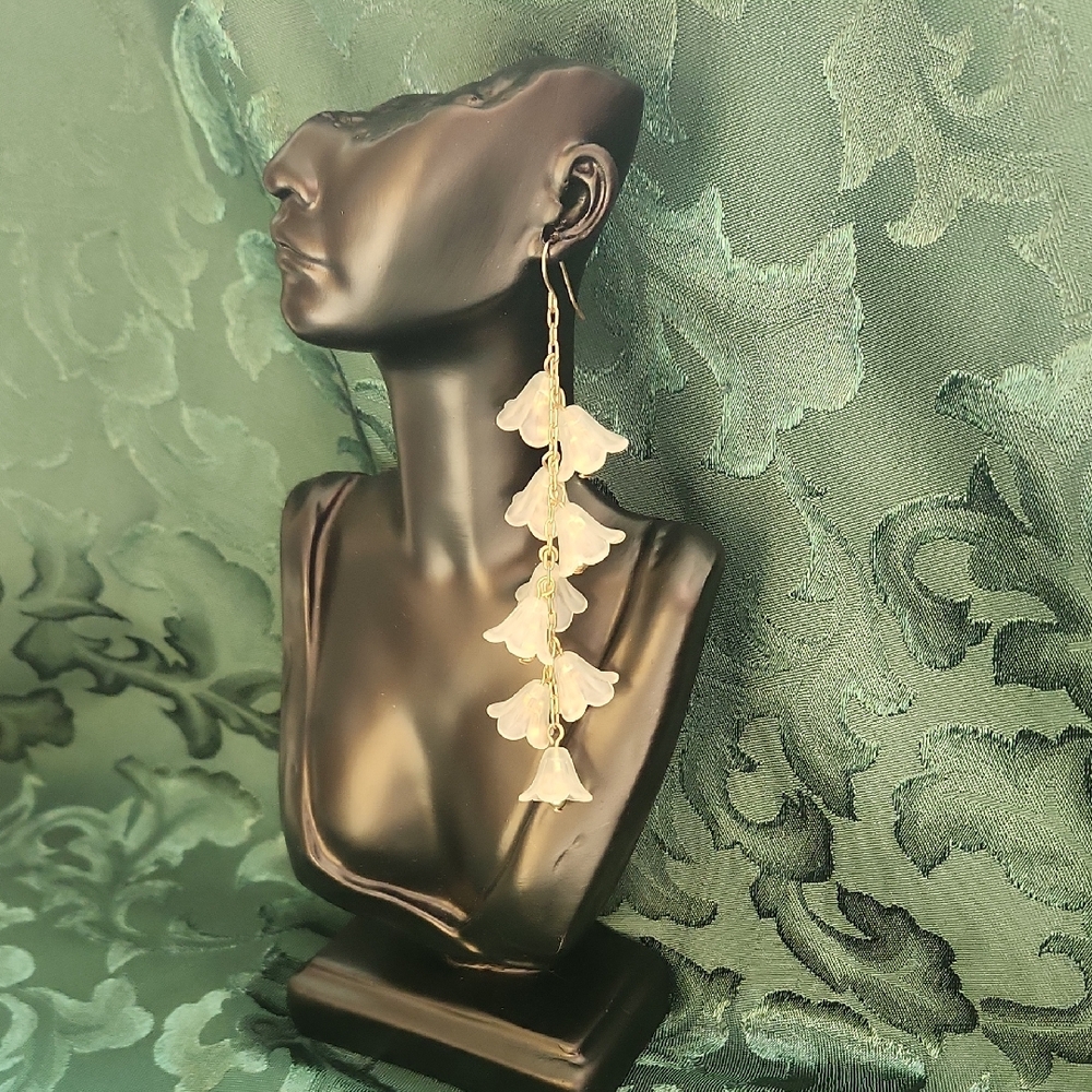 Elegant White Floral Drop Earrings